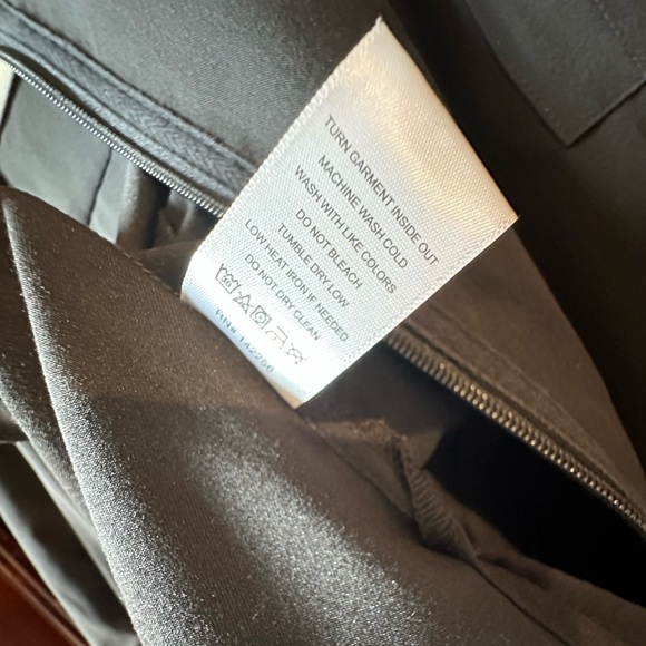 FIGS Bellery Jacket Black - Picture 8 of 9